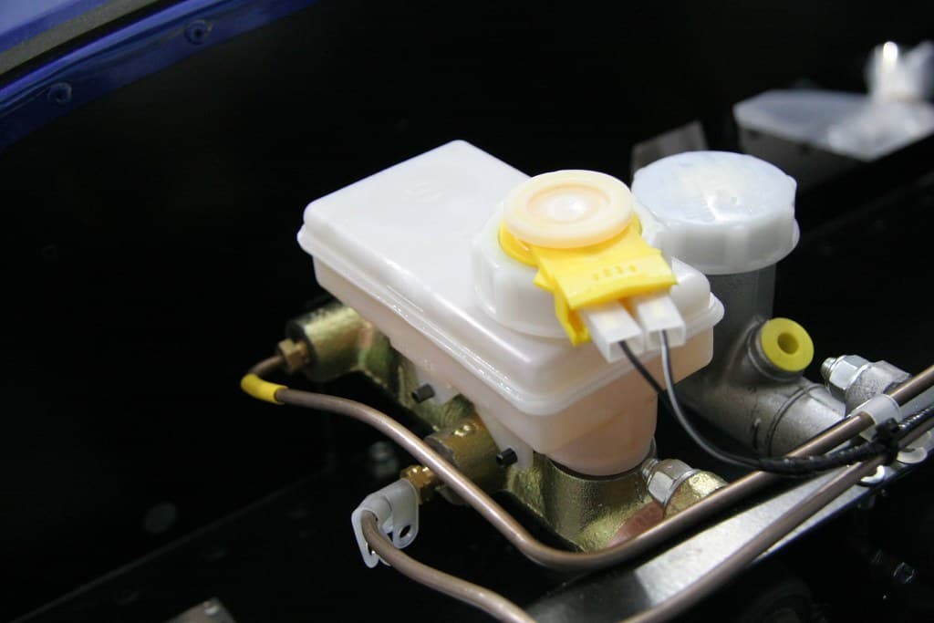 Master cylinder and fluid reservoir during a brake bleed