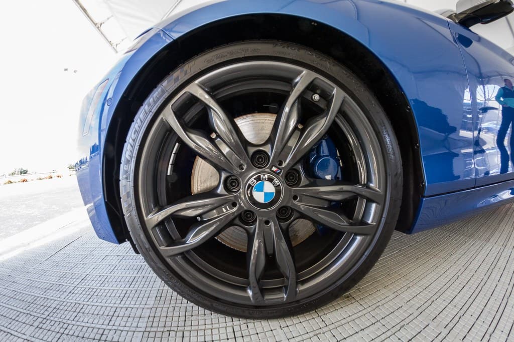 255/35 R20 mounted on a road wheel