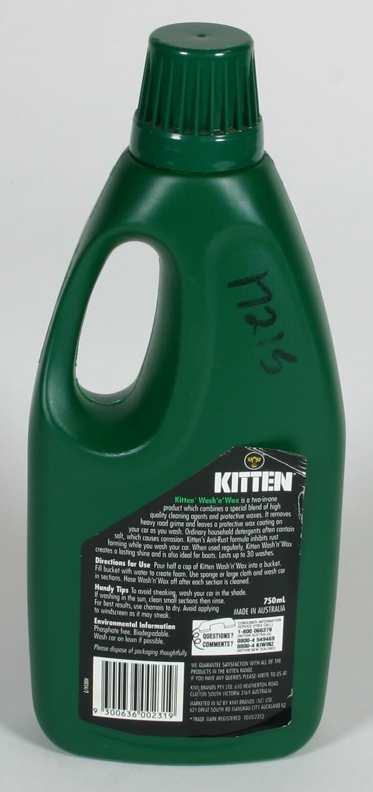 Essential kit bottle from the four-step set